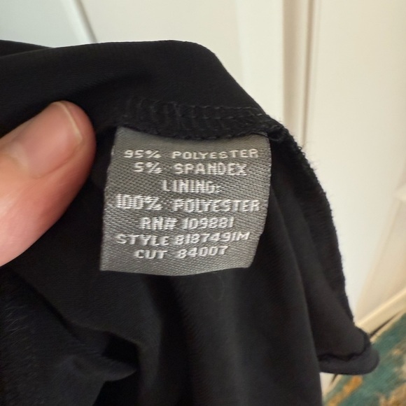 Chic black shift dress with beaded detail and netting - by Donna Ricco. Size 10 - Picture 7 of 7